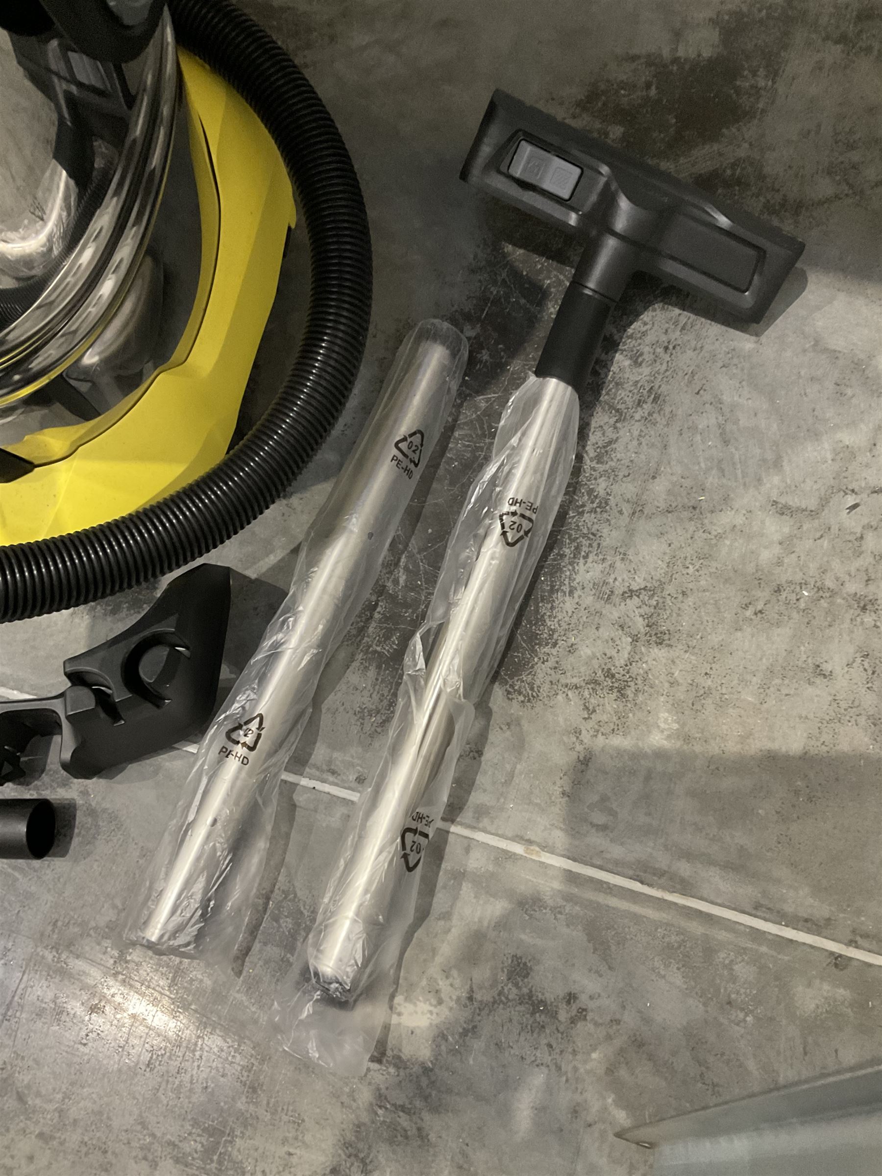 Kärcher WD 6 P wet and dry vacuum cleaner - THIS LOT IS TO BE COLLECTED BY APPOINTMENT FROM DUGGLEBY STORAGE, GREAT HILL, EASTFIELD, SCARBOROUGH, YO11 3TX