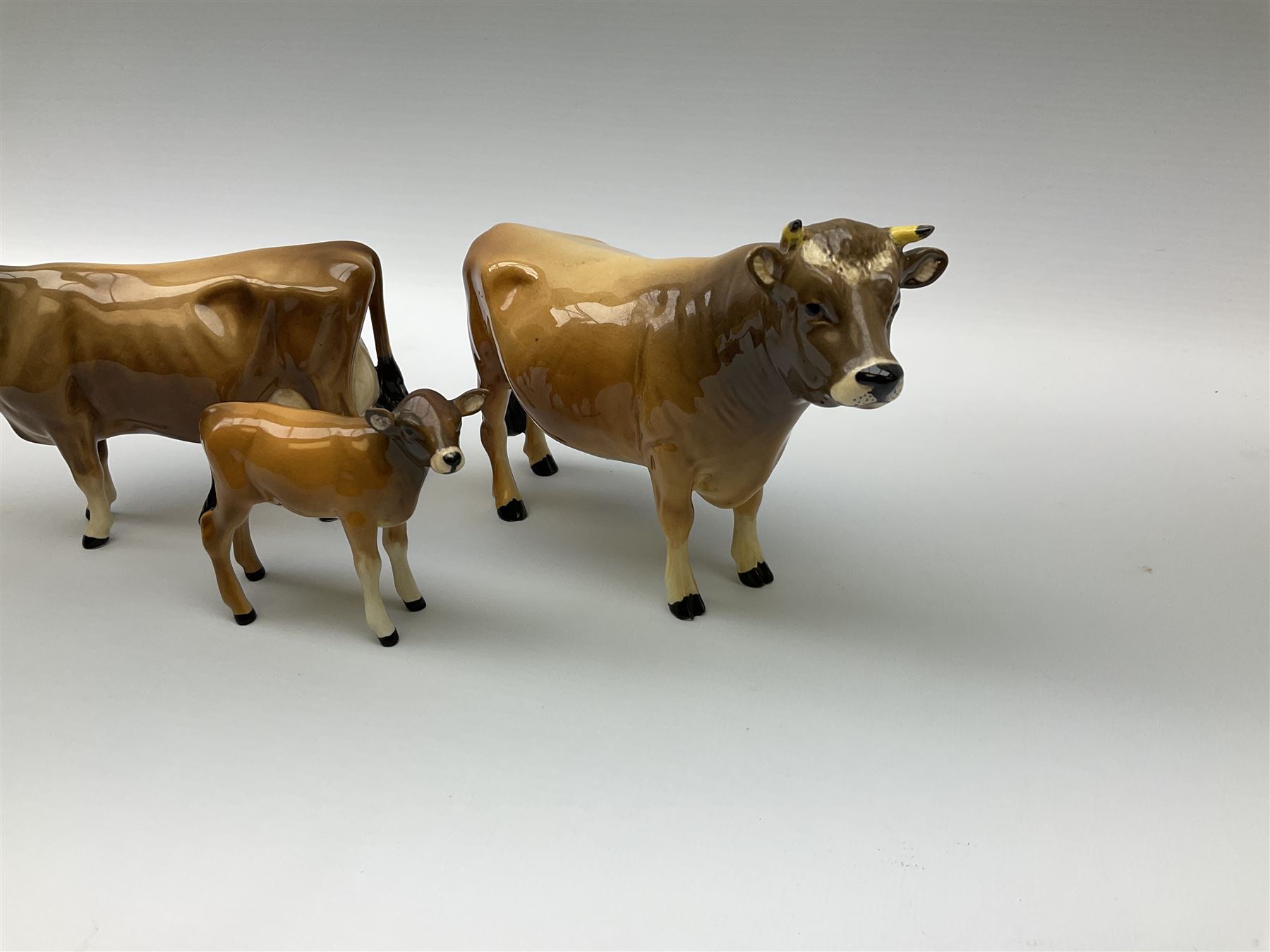 Beswick Jersey family group, comprising bull Dunsley Coy Boy model no 1422, cow Newton Tinkle model no 1345, and calf model no 1249d.