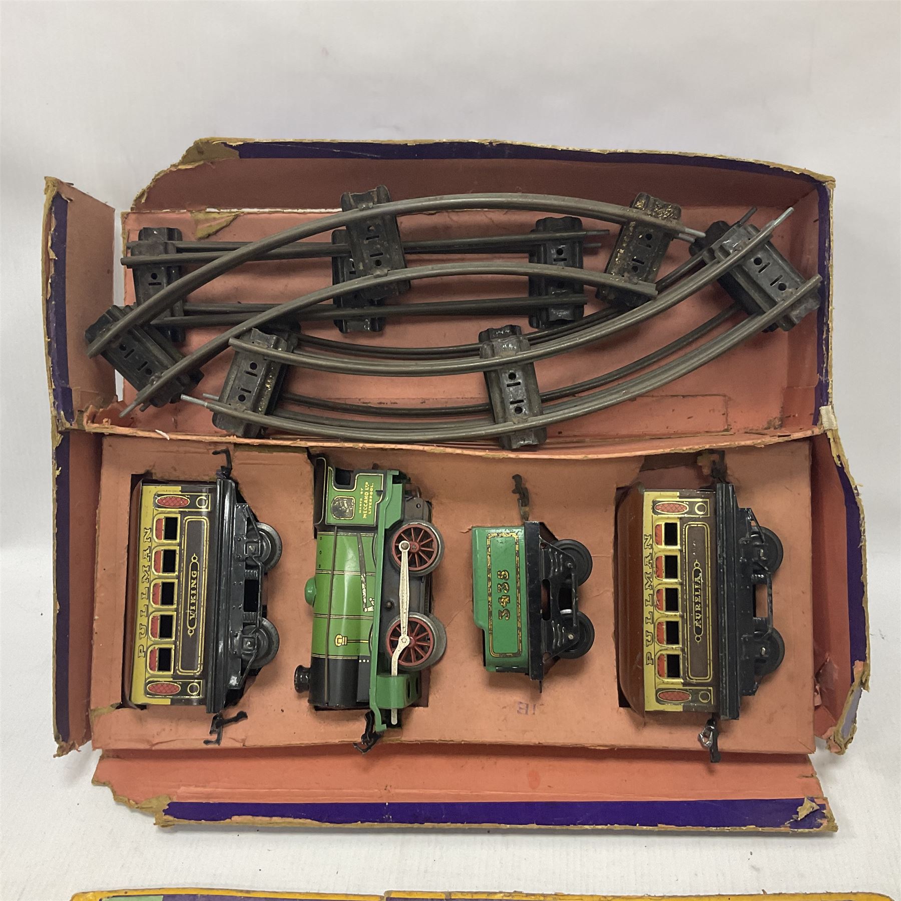 Hornby Meccano ‘0’ gauge - M1 Passenger set comprising 0-4-0 locomotive and tender no.3435 in green, two Pullman carriages and track; in original box 