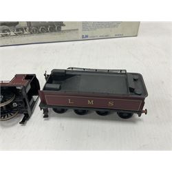 DJH Models - two ‘00’ gauge kit built model railway locomotives and tenders comprising K37 Highland Railway/LMS Castle 4-6-0 no.14685 in LMS crimson and K38 BR/WD 2-8-0 no.90124 in BR black; in original boxes 