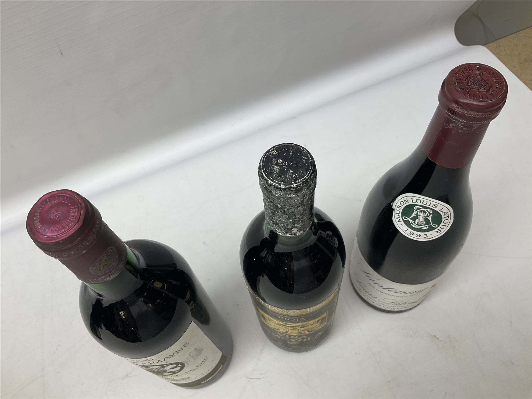 Mixed red wines including two bottles Domaine De Font-Sane, 750ml, 13.5% vol, one bearing 1992 to label, Vina Amezola, 1990, rioja, 75cl, 12.5% vol, Louis Latour, 1993, Santenay, 75cl, 13.5% vol, etc (9)