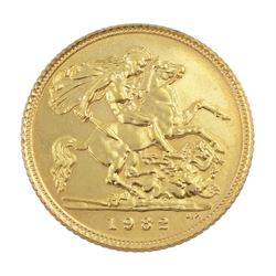 Queen Elizabeth II 1982 gold half sovereign coin