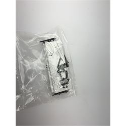 Various Makers '00' gauge - Mainline Parallel Boiler Scot Class 4-6-0 locomotive 'Prince of Wales Volunteers South Lancashire' No.46137, boxed, and Manor Class 4-6-0 locomotive 'Hinton Manor' No.7819, unboxed; Dapol Castle Class 4-6-0 locomotive 'Neath Abbey' No.5090, boxed with paperwork; and seven assorted wagons, two boxed (10)