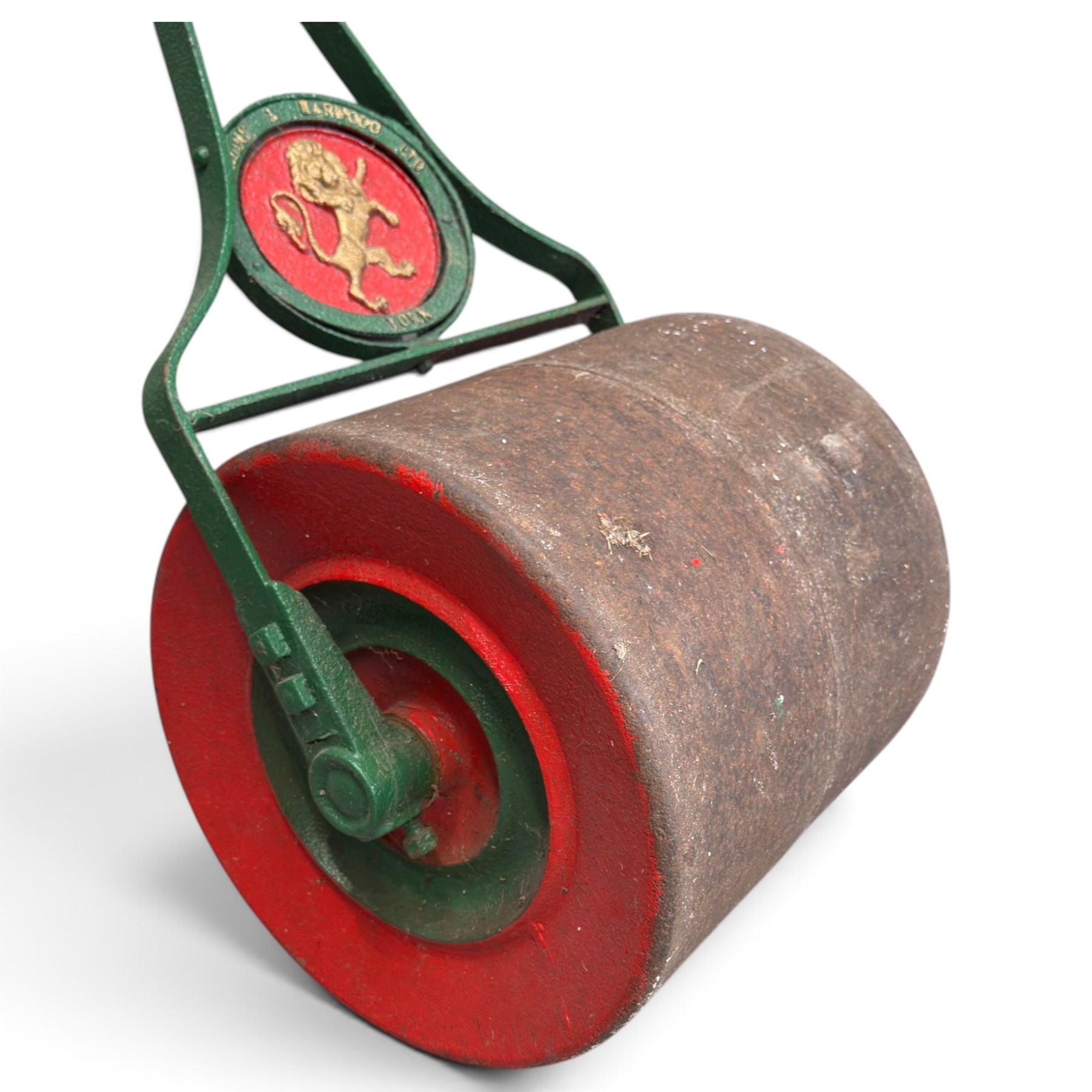 Woollons & Harwood Ltd., York - Edwardian green and red-painted cast iron garden roller, handle and stem over circular rampant Lion plaque stamped with maker