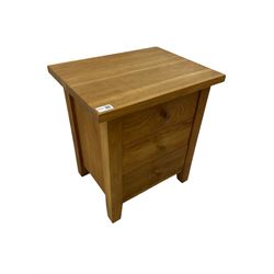 Small oak three drawer chest