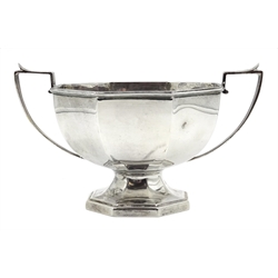  Silver twin handled pedestal dish by Walker & Hall, Sheffield 1923, approx 7.5oz   