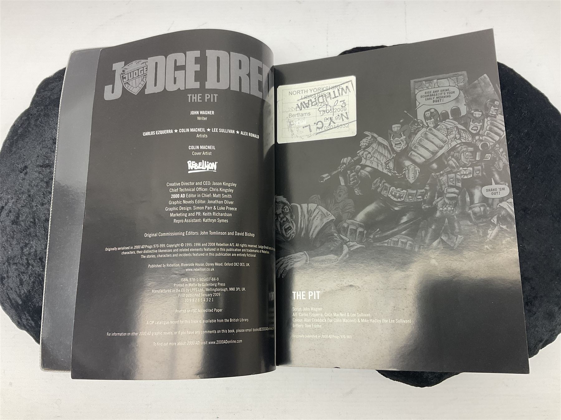 2000 AC comic Judge Dredd The Pit, published by Rebellion 