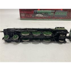 Hornby ‘00’ gauge - Limited Edition Hornby Legends Series no.989/1000 Class A1 LNER 4-6-2 ‘Flying Scotsman’ no.4472 in green; in original box with certificate of authenticity 