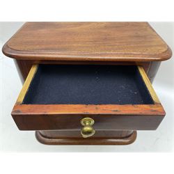 Victorian style table top chest, with four graduating drawers with brass knobs, H33cm D23cm W35cm