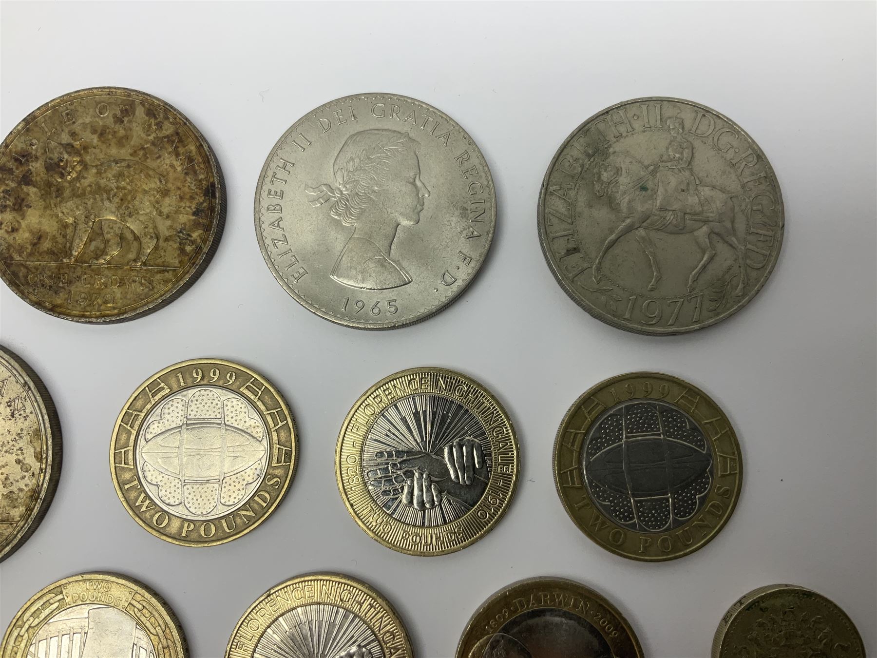 Queen Elizabeth II commemorative coins, including three Isle of Man 1970 crown coins, two further UK 1965 and 1970 crowns, three 2017 ‘Benjamin Bunny’ fifty pence pieces, two 1999 ‘Rugby World Cup’ two pound coins, Isle of Man 1999 ‘Phillip McCallen’ fifty pence piece etc