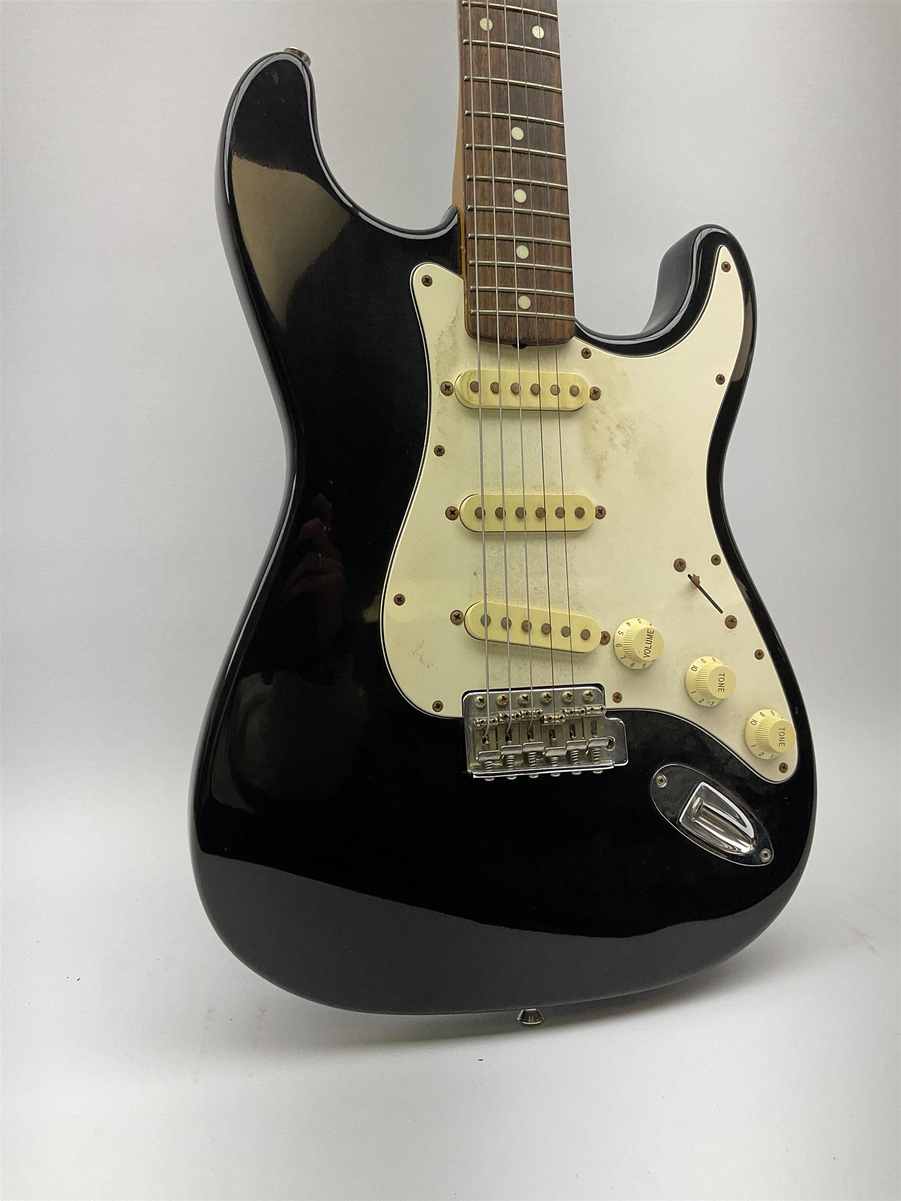 Fender Stratocaster Japan electric guitar, serial no. U006507, L98cm, in fitted carrying case