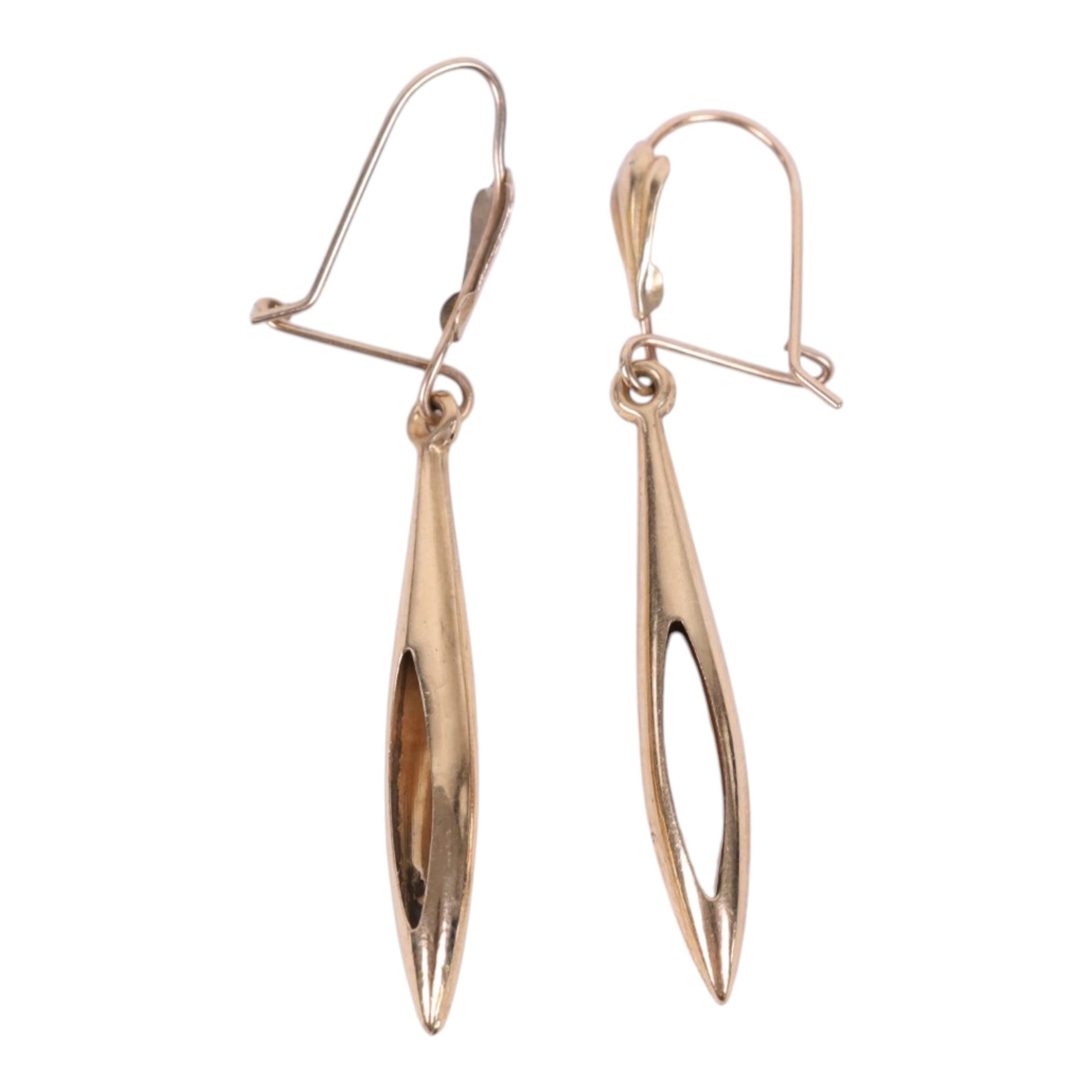 Eight pairs of 9ct gold earrings 