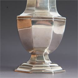 Edwardian silver sugar caster, of octagonal urn form, upon an octagonal foot, the removable pierced cover with urn finial, hallmarked Charles & George Asprey, London 1909, H21cm 