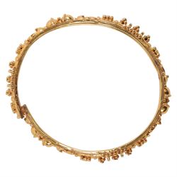 20ct gold bangle with pierced and bead decoration
