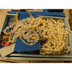 Collection of costume jewellery, including brooches, beaded necklaces, earrings, etc
