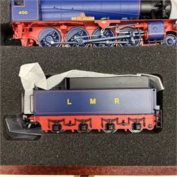 Limited edition Bachmann '00' gauge 2-8-0 'Sir Guy Williams' locomotive and tender no. 400 in blue and red livery, contained within wooden presentation box with certificate, limited edition no. 1066/2000 