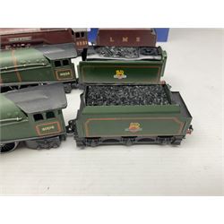 Hornby Dublo - 3-rail - EDL2 Duchess Class 4-6-2 locomotive 'Duchess of Atholl' No.6231 in LMS maroon; Class A4 4-6-2 locomotive 'Silver King' No.60016 in BR green with associated tender; and re-named Class A4 4-6-2 locomotive 'Lord Faringdon' No.60034 in matt green and BR gloss green tender; each in modern collector's plain blue box (3)