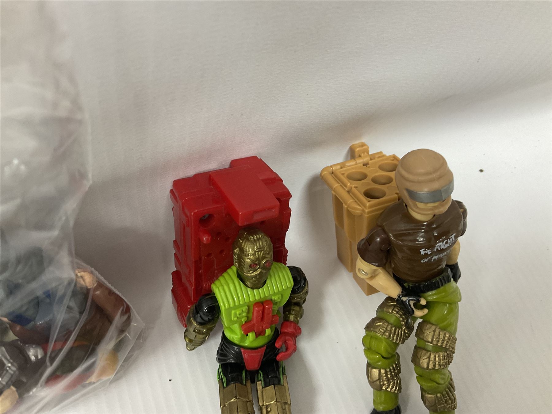 Group of twenty nine G.I.Joe 1980s mini figures, along with further unassociated miniature figures and accessories 