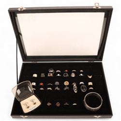 Four 9ct gold rings, including garnet cluster and garnet single stone, together with twent...