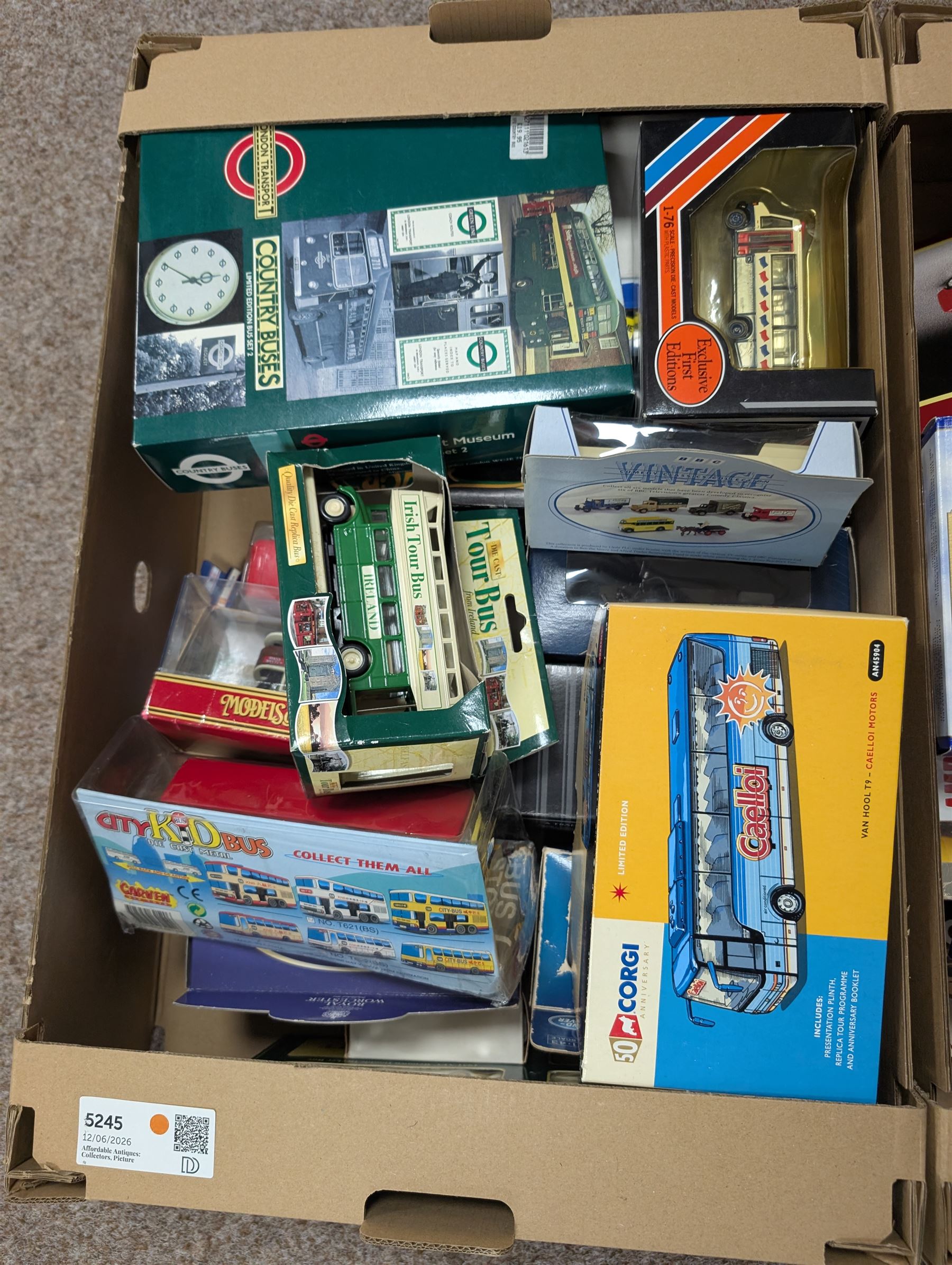 Collection of diecast model buses and similar, including Corgi, Oxford Diecast, Great British Buses, EFE etc, all boxed