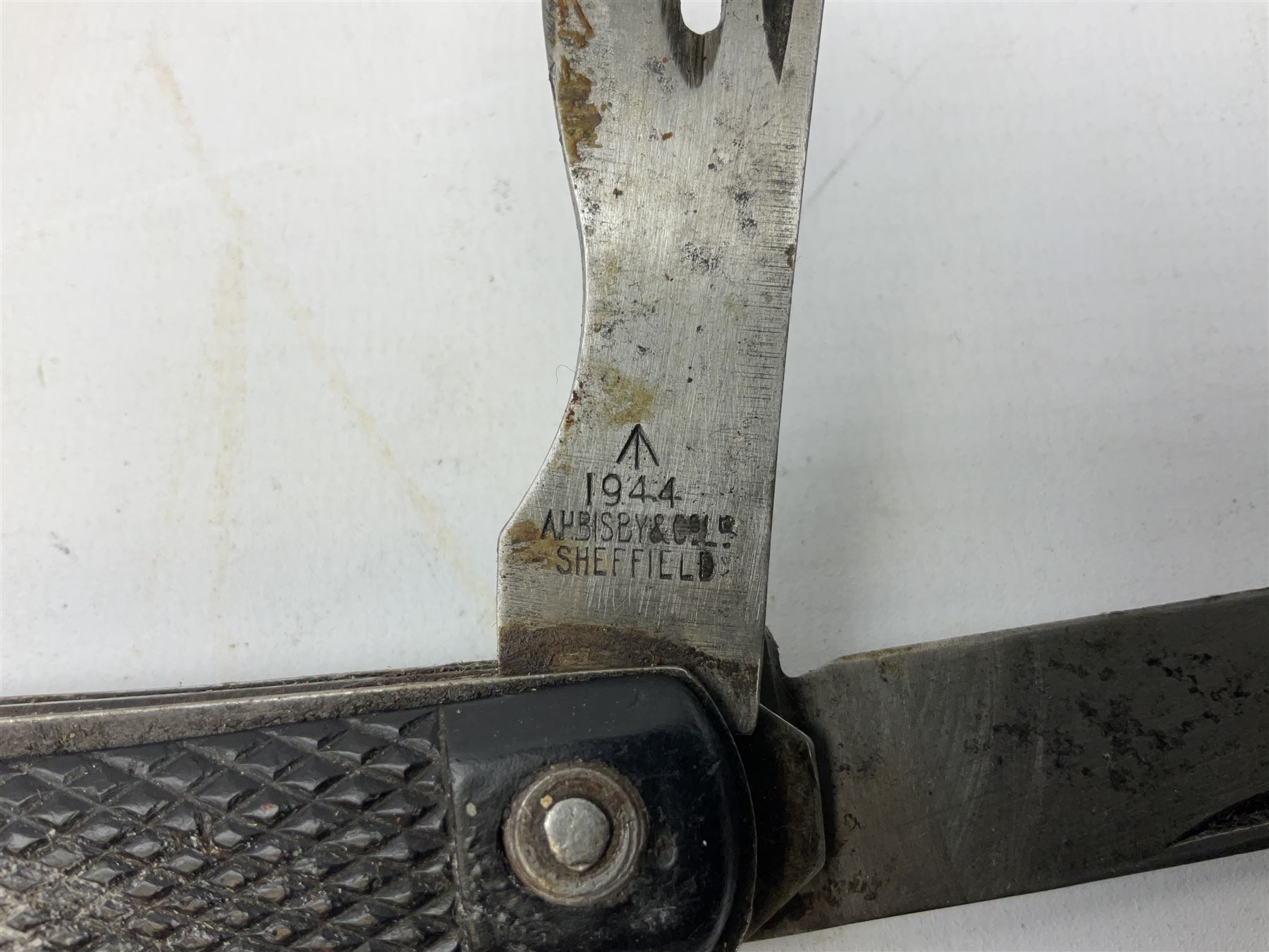 WW2 British army folding jack/clasp knife, the blade marked A.H. Bisby & Co Ltd Sheffield with broad arrow and date 1944, marlin spike and can opener; and British Navy seaman's rope pocket knife, the blade marked Venture H.M. Slater Sheffield (2)