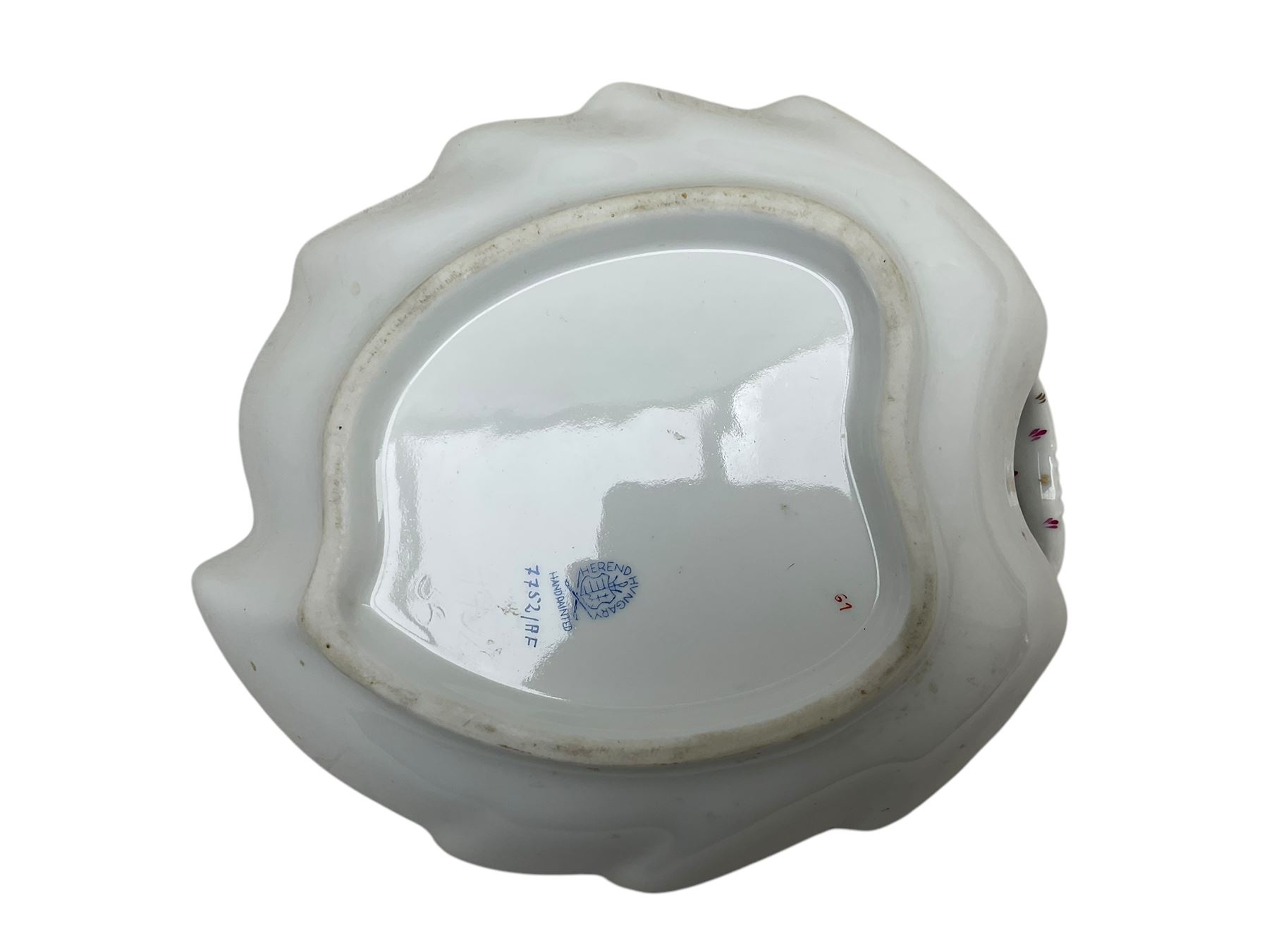 Herend porcelain leaf shaped dish, decorated in the Chinese pattern, printed mark to base