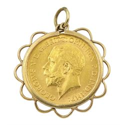 King George V 1913 gold half sovereign, loose mounted in 9ct gold pendant hallmarked