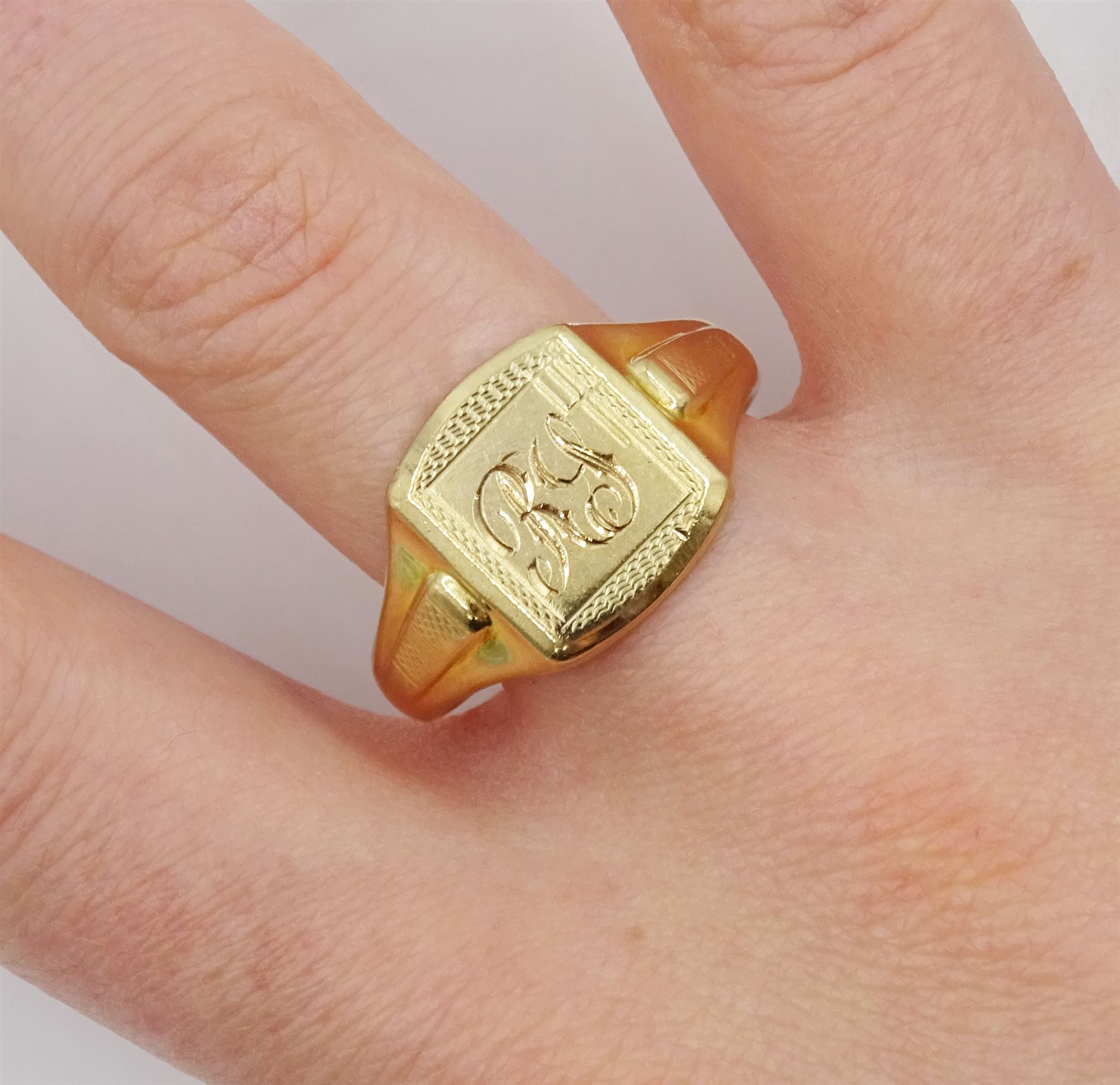 9ct gold signet ring with engraved R S initials, hallmarked