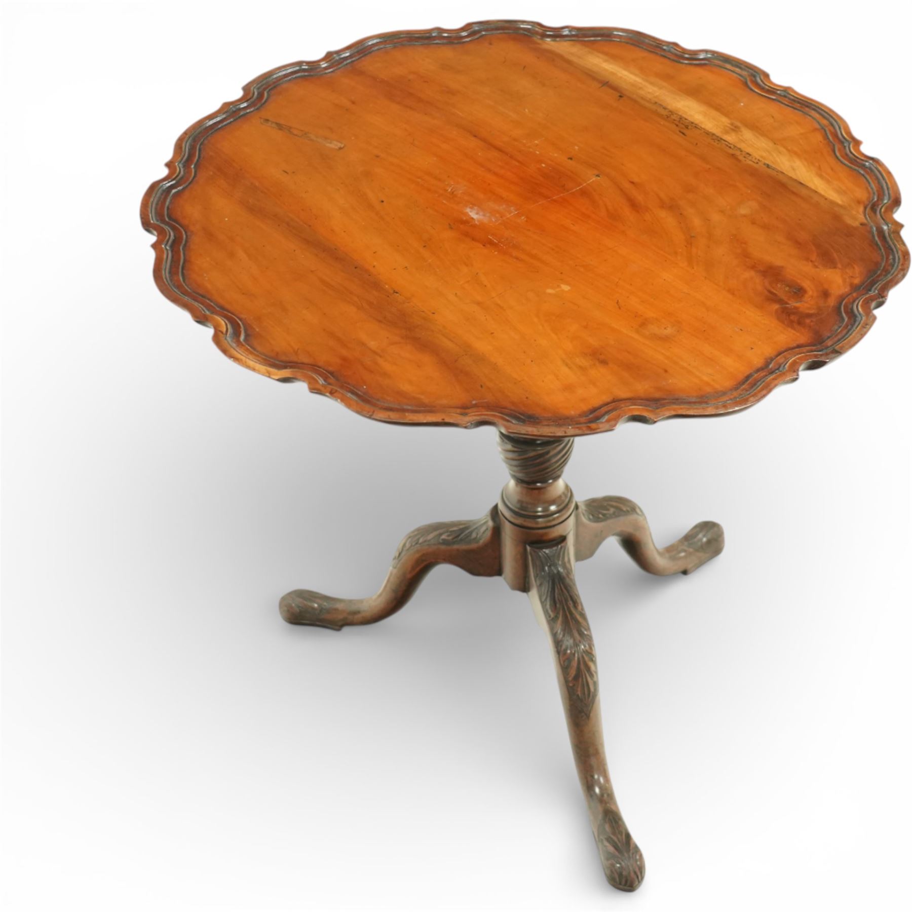 Georgian mahogany pie crust occasional table, the circular dished top with scalloped and moulded edge, raised on a turned pedestal with three cabriole supports terminating in pad feet