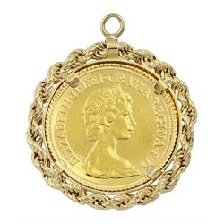Queen Elizabeth II 1982 gold half sovereign, loose mounted in 9ct gold pendant
