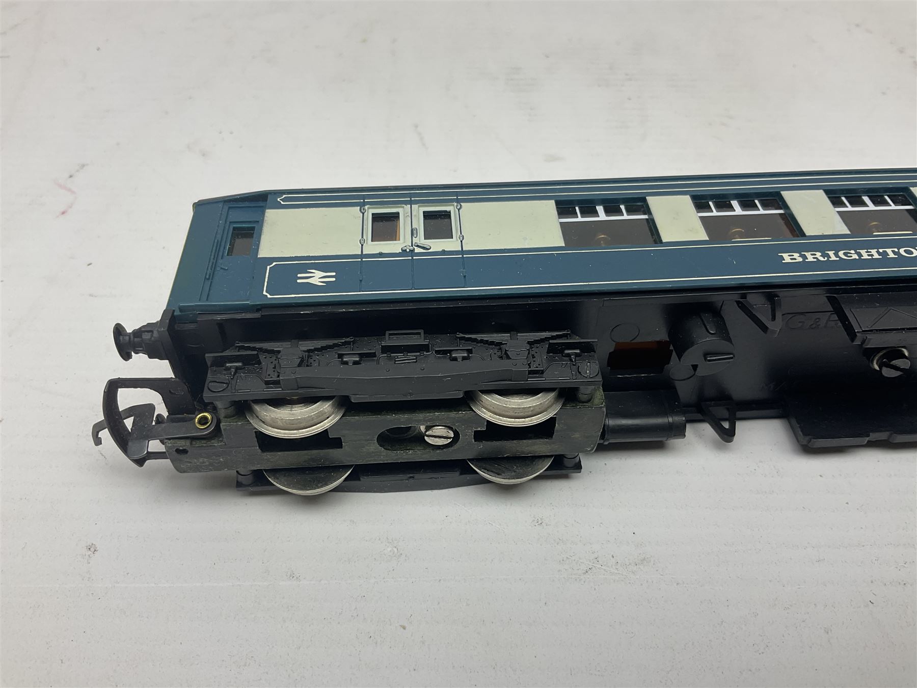 Wrenn '00' gauge - 'The Brighton Belle' Southern Electric Pullman two-car set Nos.S290S and S291S; boxed