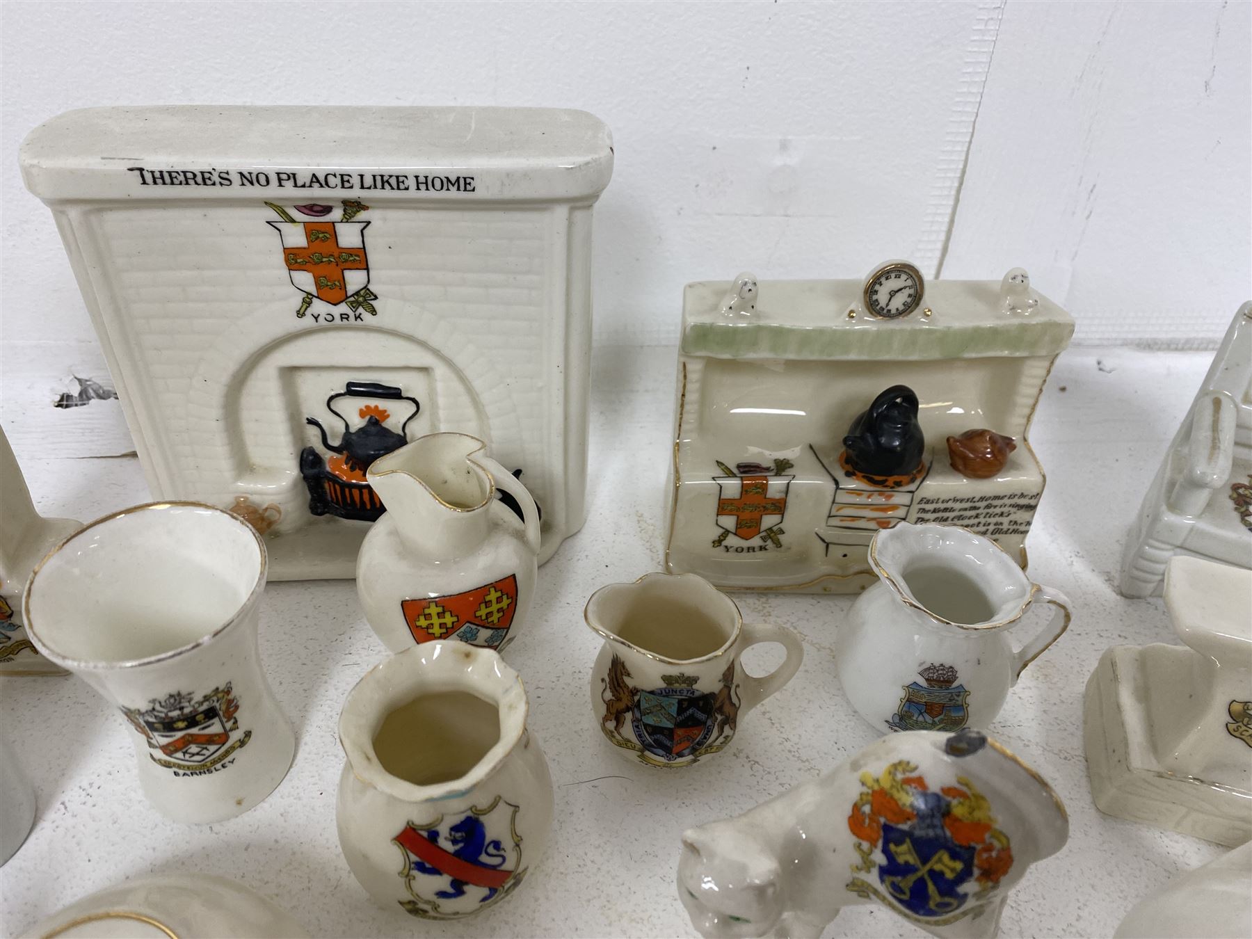 Collection of crested ware ceramics and similar, including items by W.H.Goss, Arcadian, Willow Art, etc 