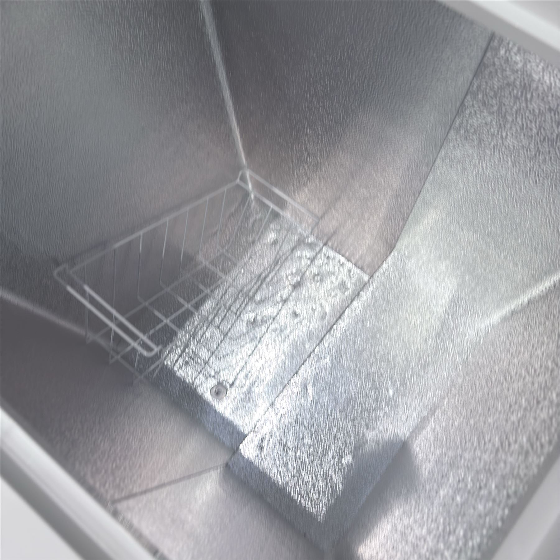 IceKing chest freezer (CF140W.E)