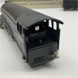Wrenn '00' gauge - Class A4 4-6-2 locomotive 'Gannet' No.4900 in NE Wartime black; boxed with instructions.