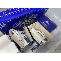 Large quantity of Ringtons blue and white Willow pattern ceramics, to include exclusive collectors examples, dinner plates, teapots, breakfast set, etc, predominantly boxed, four Capodimonte figures comprising example modelled as a girl reading with a puppy, boy giving a bone to a dog, boy reading on cushion and tramp boy sat cross legged with umbrella, together with three The Leonardo Collection figures comprising Midsummer Melody, Alfresco and Butterfly Catchers