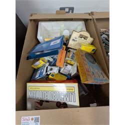 Collection of model cars and aeroplanes, including Corgi, Oxford Diecast, etc, Jetex Power Unit, empty diecast boxes etc 