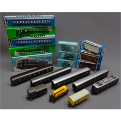  Marklin 'H0' gauge - No.3039 electric bogey locomotive No.E10238, four passenger coaches and six goods wagons, all boxed, (11)  