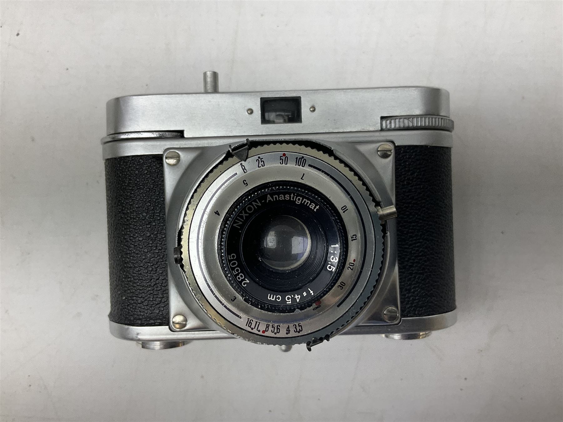 Collection of camera bodies and lenses, to include Contax 159mm, Pentacon FM, Miranda EE, Canon EXee, Praktica IV FB, 'Photax-Paragon 1:5 f=300mm no.312703' lens, 'Sirius MC Automatic 1:2.8 f=28mm, 52 No.934417 etc