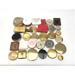  Collection of assorted vintage powder compacts & including Musical compacts by Sankyo, KIGU and other makers   
