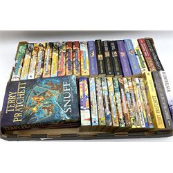 Quantity of Terry Pratchett books to include paperback and hardback examples