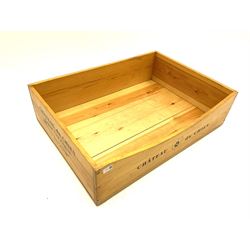 ‘Chateau du Chien’ pine dog bed