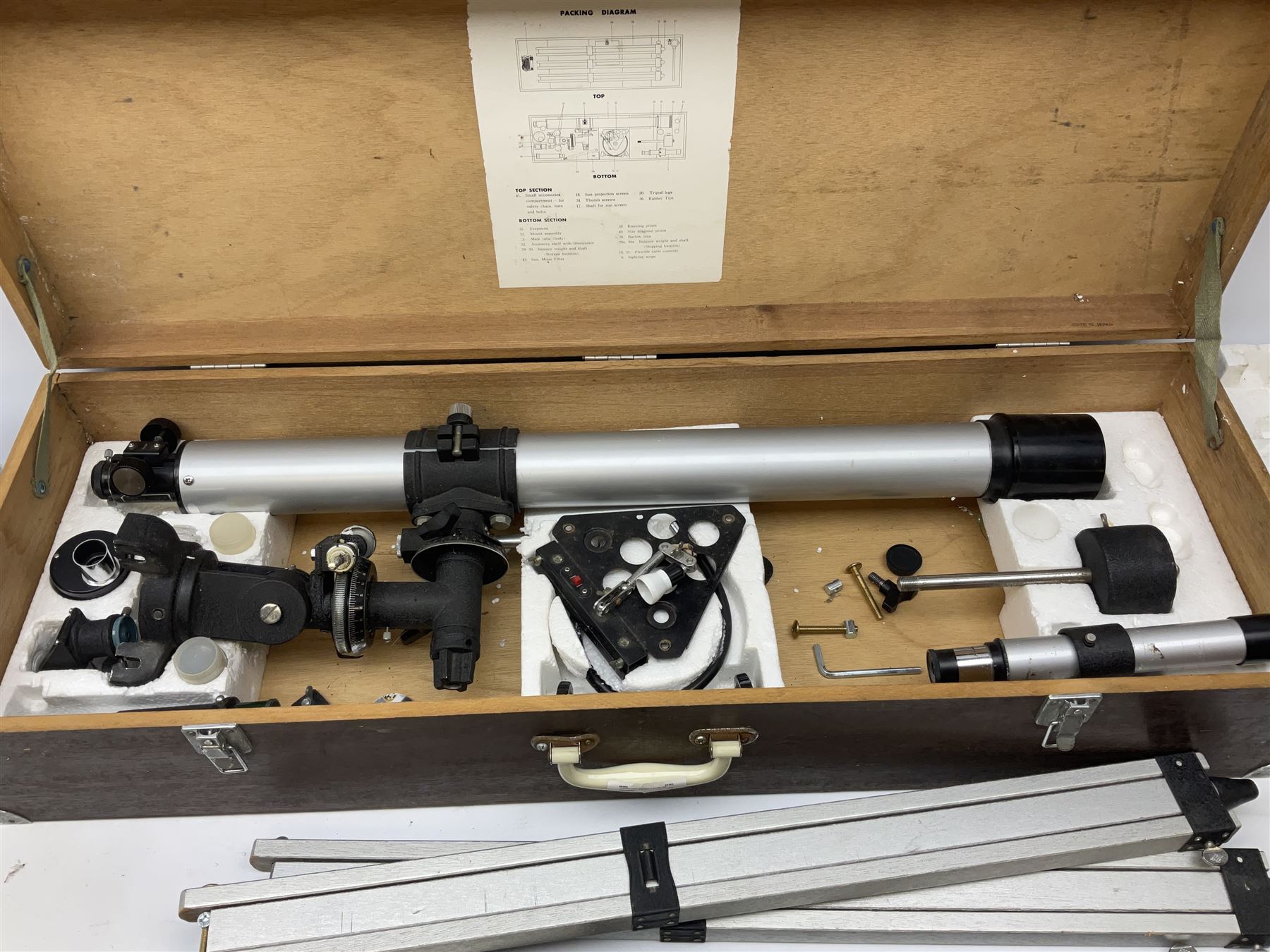 Astronomical telescope with achromatic coated lens, with tripod in wooden box 
