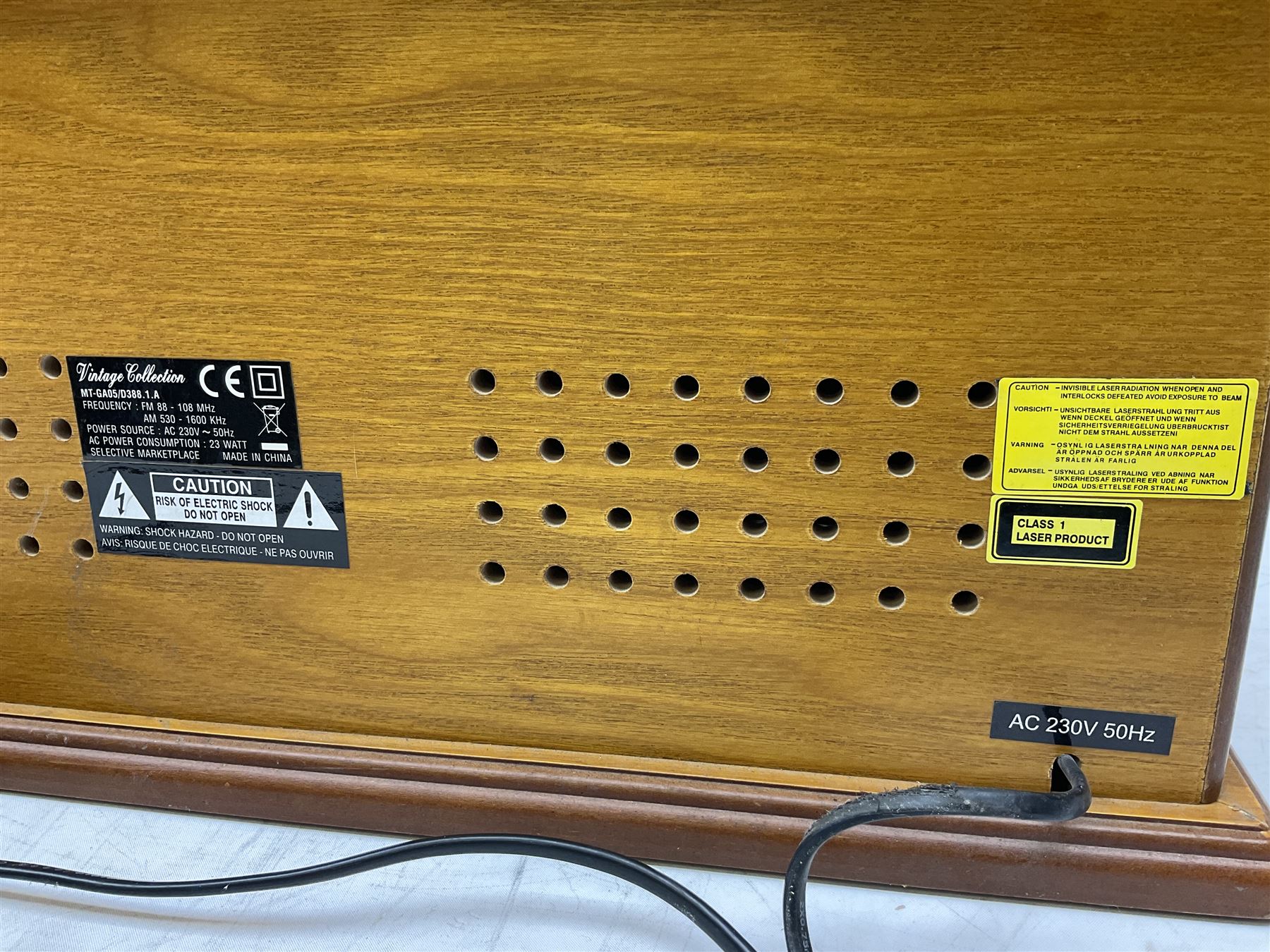 Vintage Collection Gramophone, model MT-GA05, record CD tape player AM/FM radio, W47cm H24cm 