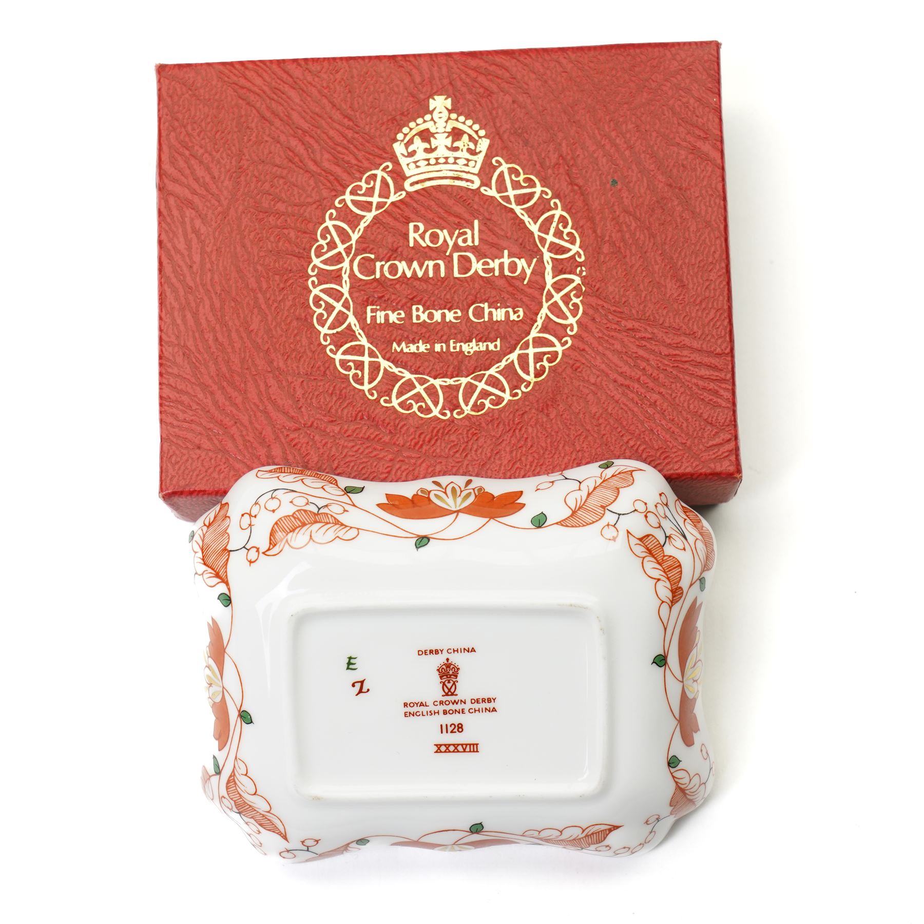 Pair of Royal Crown Derby Imari 1128 pattern oval pill boxes, boxed, W6.5m; together with two further pairs of trays in the same pattern, of clover and rectangular form, boxed (6)