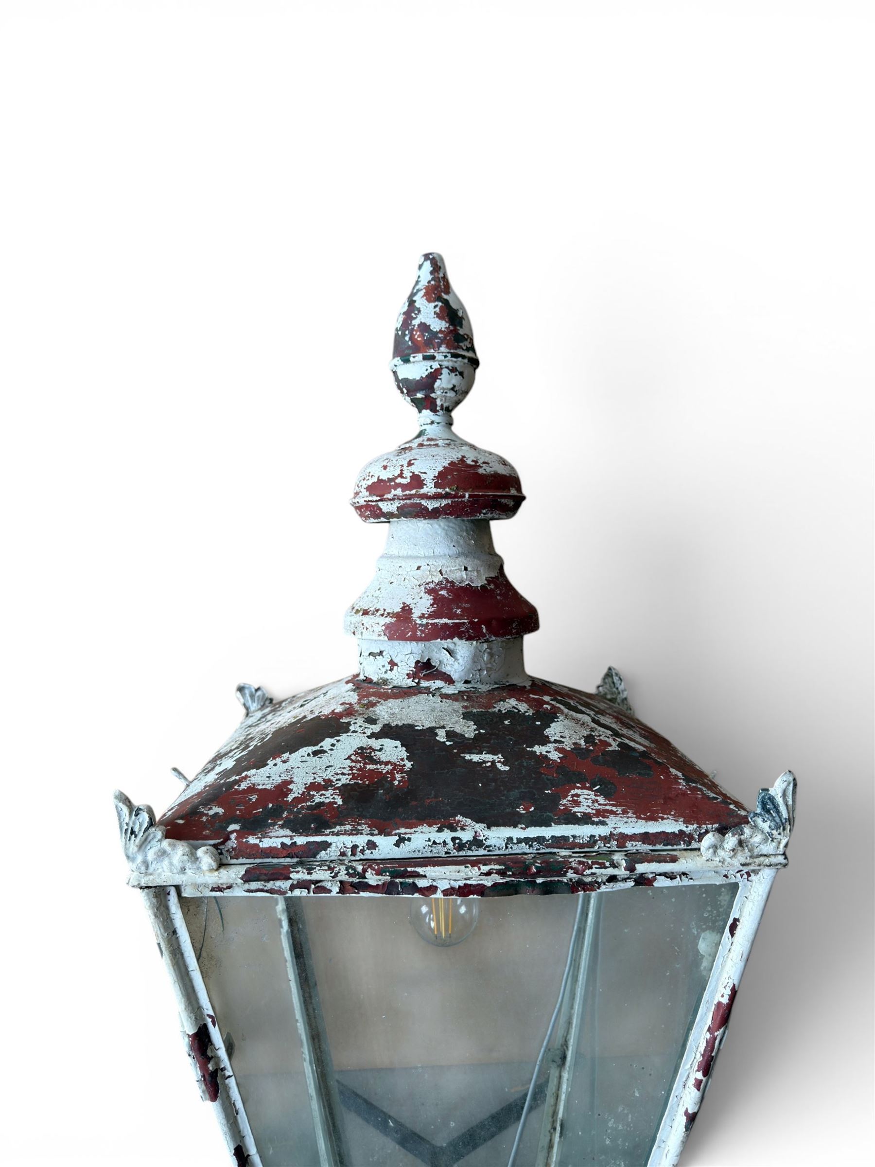 Foster & Pullen (Bradford est. 1896) - Good pair of late 19th century copper coach house or street lamps, painted in rustic white finish, with iron corner brackets, one with clear glass, the other with ring mottled glass, both converted to electricity, height with bracket 150cm