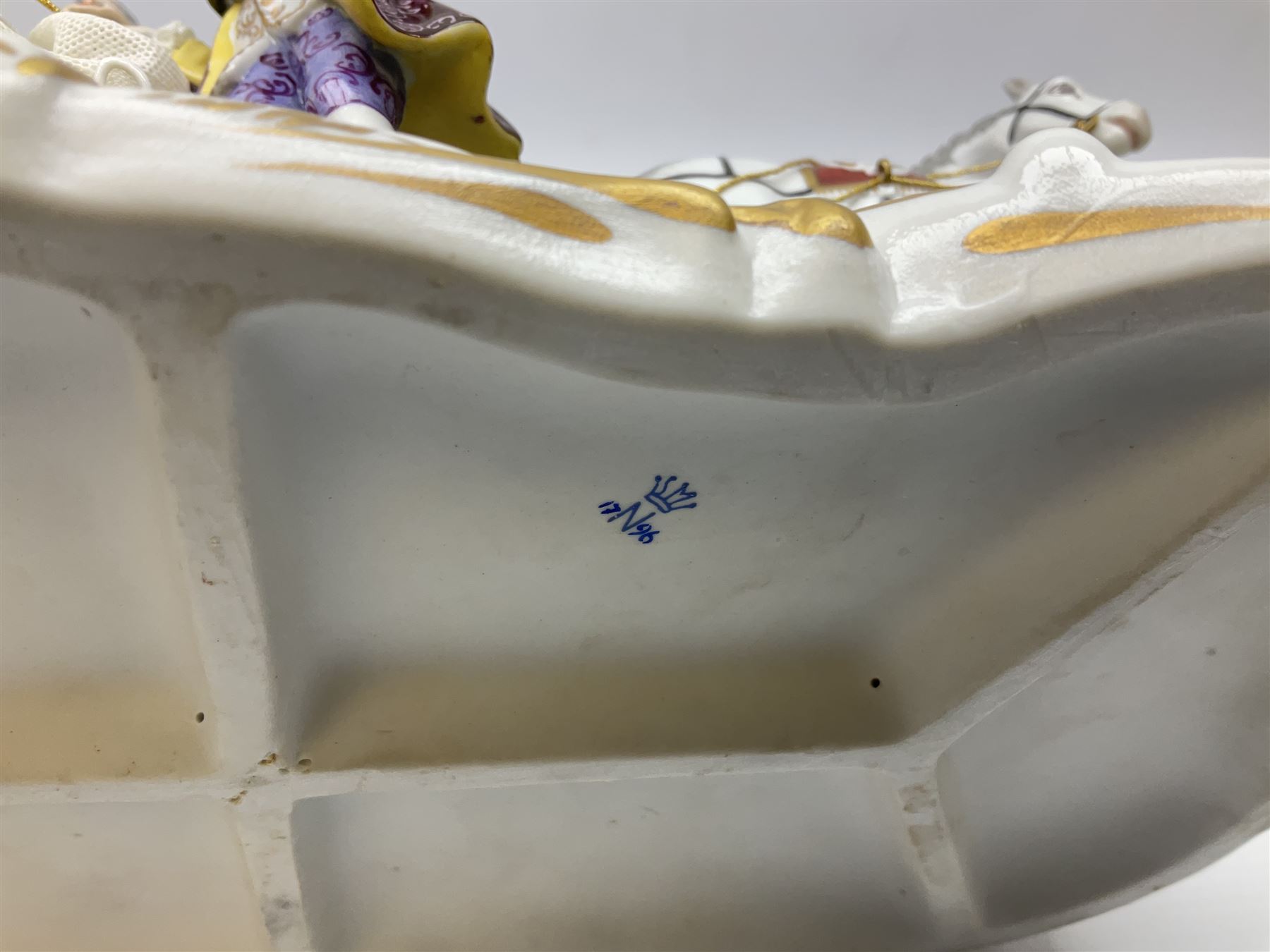 Capodimonte figure group of a horse drawn carriage with two horses pulling an open carriage with a male with dresden lace cuff and a female with full dresden lace skirt,  on a naturalistic base, H15.5cm