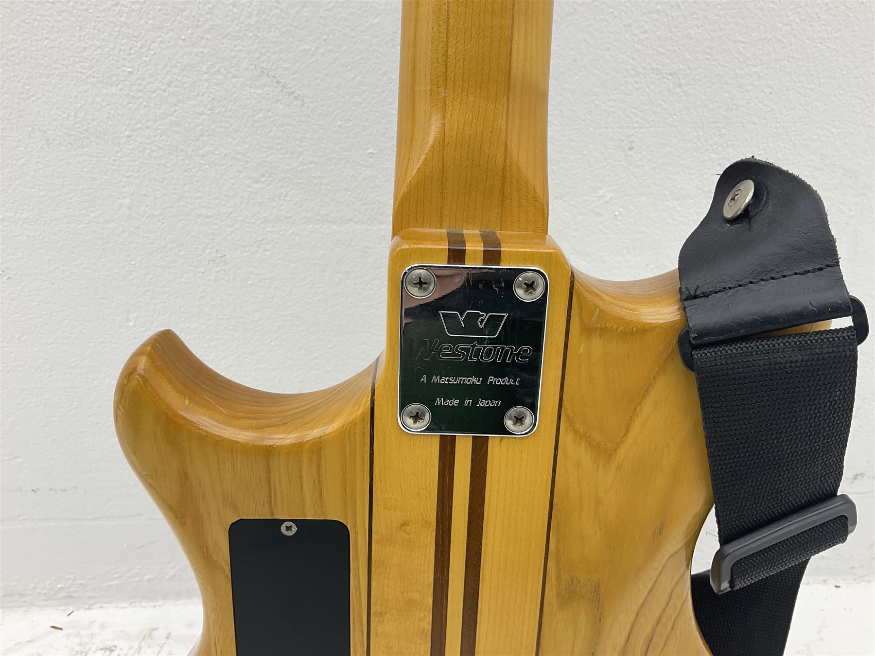 Westone Thunder 1-A elm four-string electric bass guitar, serial no.4052670 L111cm
