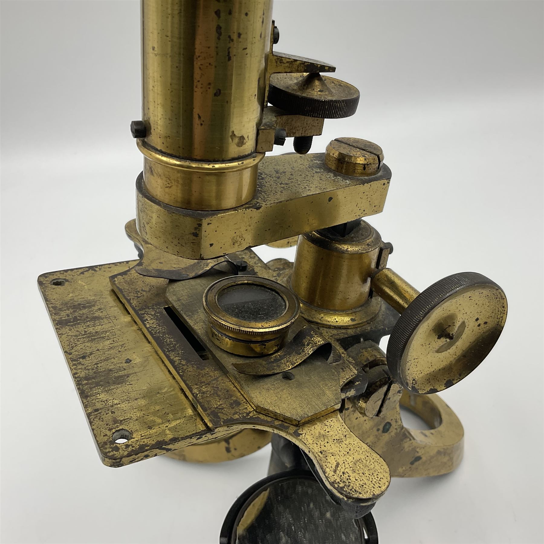 Brass monocular microscope, unbranded, H32cm