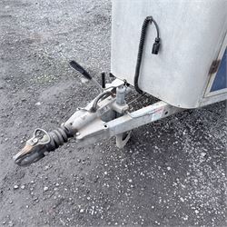 Ifor Williams HB505R horse trailer