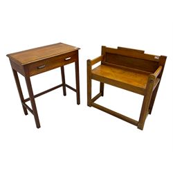 Small early to mid-20th century oak hall bench (W74cm, H75cm, D33cm), and a mahogany side table (W68cm, H77cm, D35cm)
